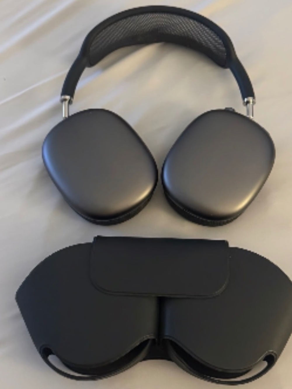 apple airpods max in black